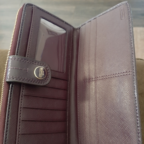 Coach Wallet - Picture 4 of 4
